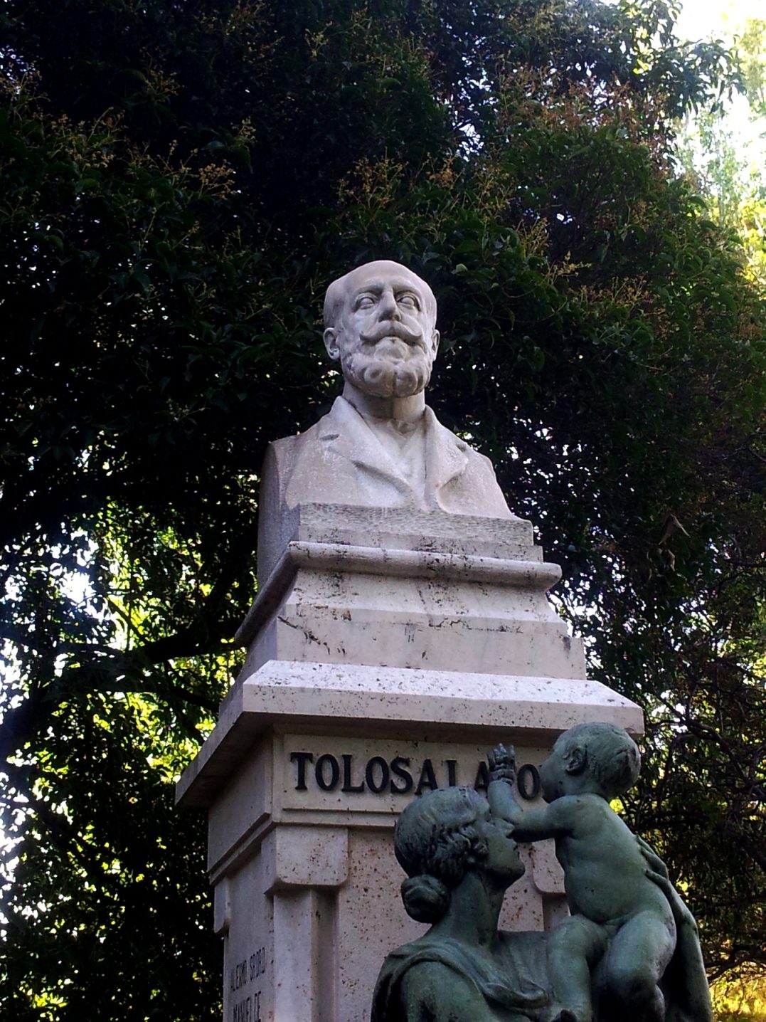 Manuela Tolosa Latour's monument, Parque del Retiro, Madrid - 02.jpg